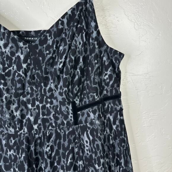 Torrid NWOT Dark Grey Leopard Print Mesh Velvet Piping V-Neck Midi Dress Size 1X - Picture 7 of 12